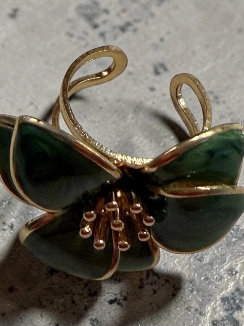 N/A elegant gold